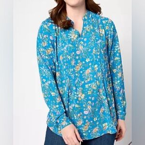 NEW - Joan Rivers Printed Floral Textured Woven Long Sleeve V-Neck Blouse.